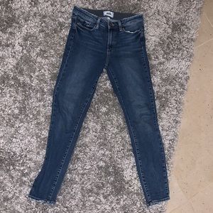 PAIGE women’s Hoxton Ankle jean, dark washed, distressed without holes